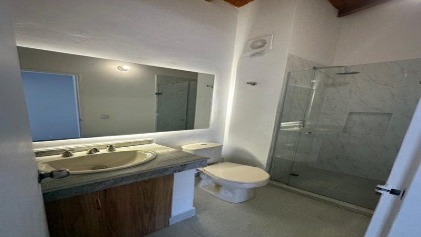 4 Bedrooms Bedrooms, ,2 BathroomsBathrooms,Apartment,For Sale,1186
