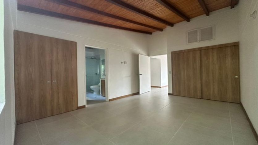 4 Bedrooms Bedrooms, ,2 BathroomsBathrooms,Apartment,For Sale,1186