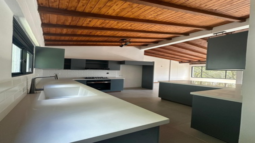 4 Bedrooms Bedrooms, ,2 BathroomsBathrooms,Apartment,For Sale,1186